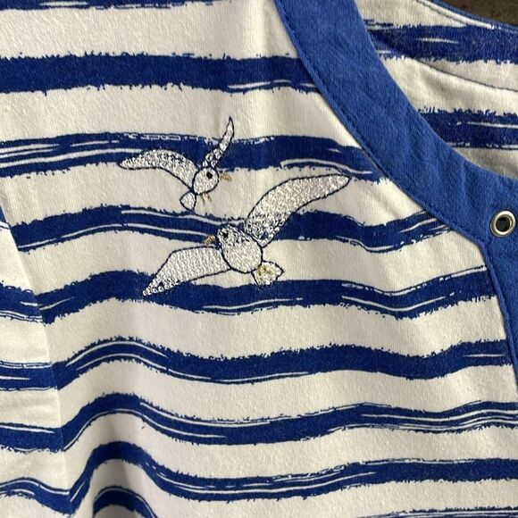 Alfred Dunner Petite Ladies Striped Tropical Vneck Shirt, Size PM, Blue & White - Picture 4 of 7